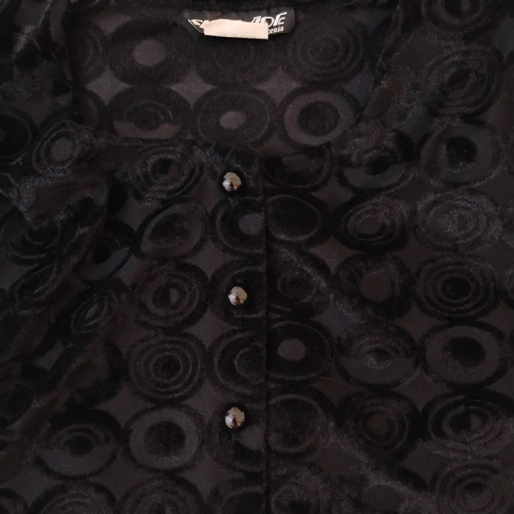 SHARADE Vintage 90s Blk Retro Goth Semi Sheer Velvety Crop Button Blouse Women L
